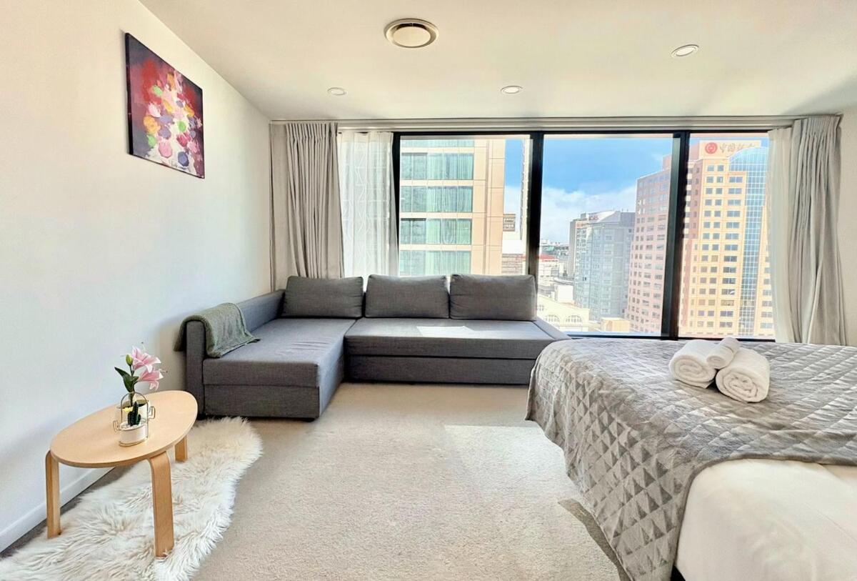 Apartment Spacious Cbd With Ac And Skyline Window Views