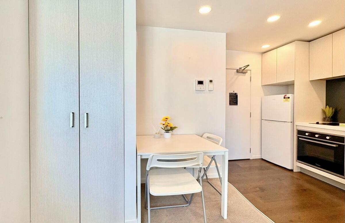 Spacious Cbd With Ac And Skyline Window Views * Auckland