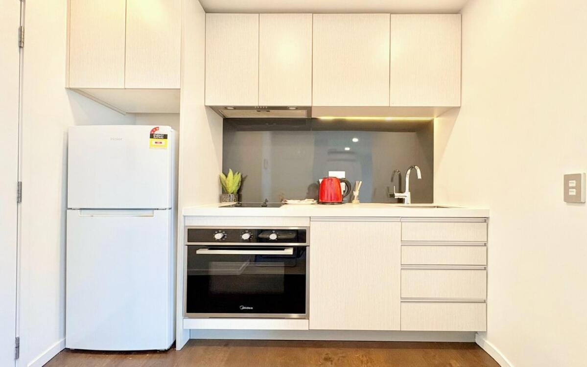 Spacious Cbd With Ac And Skyline Window Views Apartment *